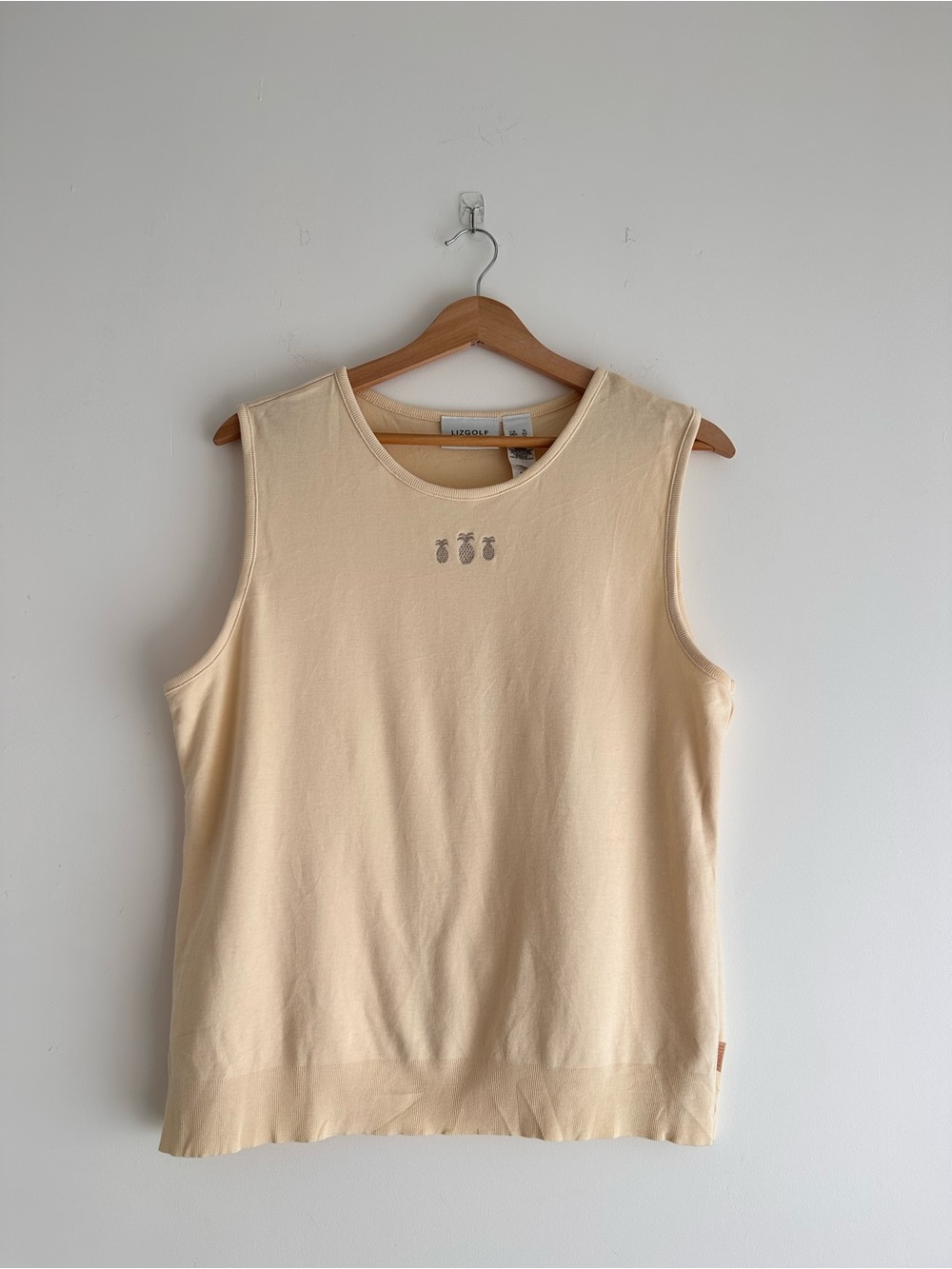 Liz Claiborne Cream Sleeveless Tank with Pineapple